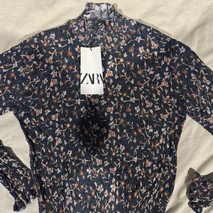 Zara - long sleeved, floral Blouse